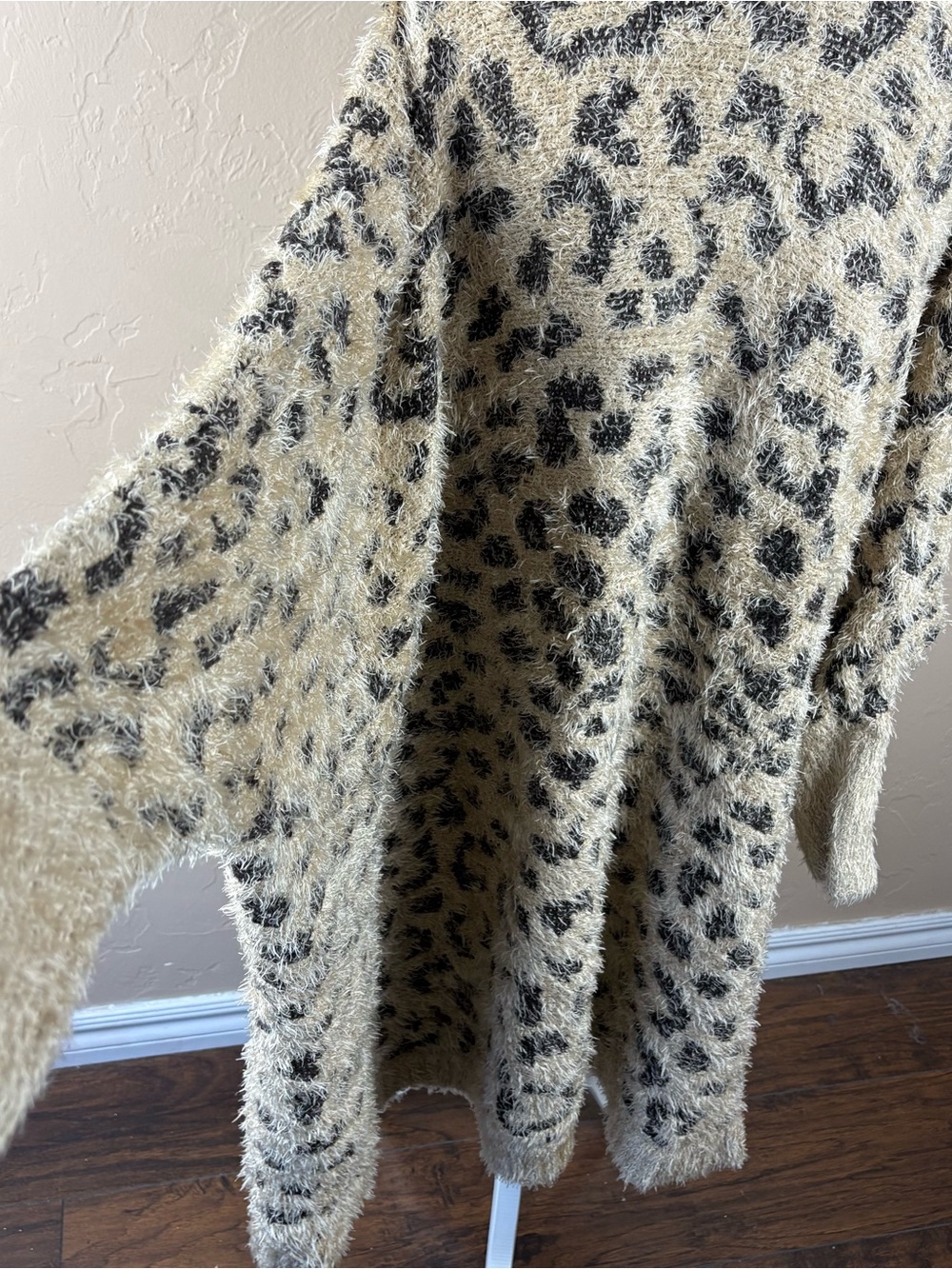 All Worthy Hunter Mcgrady Eyelash Cardigan Sweater Tan Open Animal Print 2X 3X - Picture 4 of 9